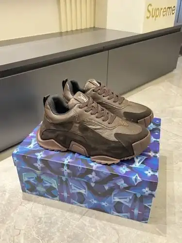 LV* Men's Model Code: 0902C30 Size: 39-44