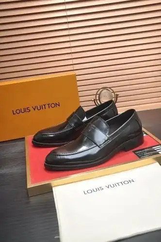LV* Men's Coding: 0812B90 Size: 38-44 (45 customized)