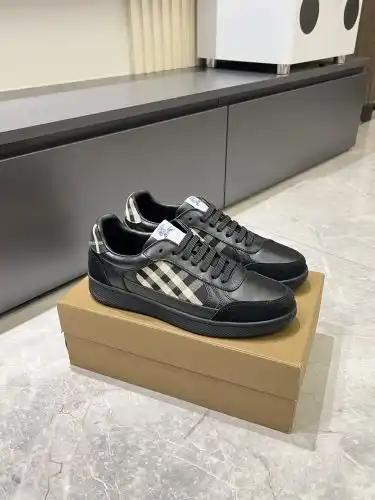 Burberry* Men's Code: 0913B30 Size: 38-44 (45-46 customized)