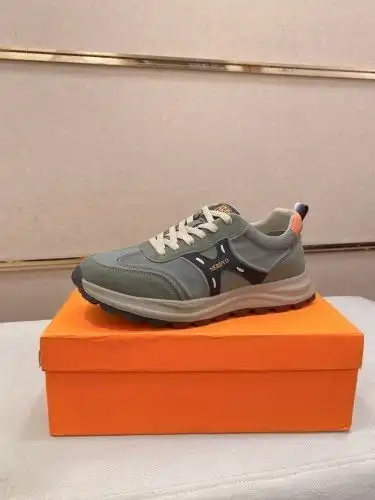Hermes* Men's Code: 0911B50 Size: 38-44