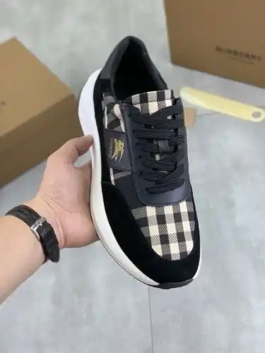 Burberry* Men's Code: 0830B50 Size: 38-44