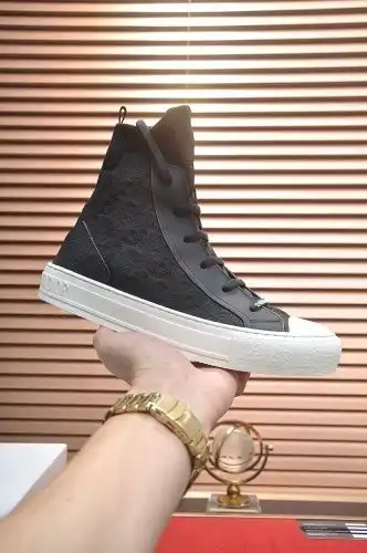 Dior* Couple model Code: 0825B60 Size: Women 35-40 Men 38-44 Couple model code.