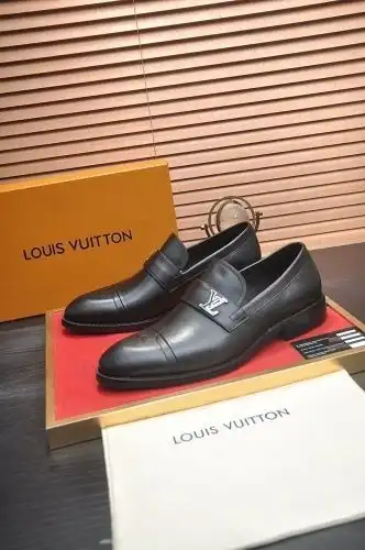 LV* Men's Coding: 0812B90 Size: 38-44 (45 customized)