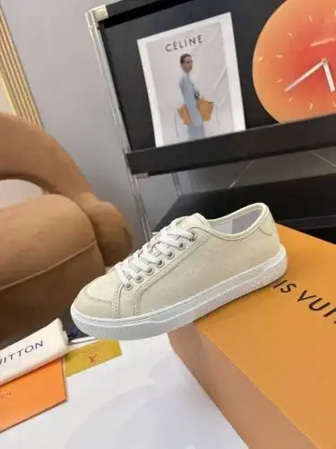 LV* Couple model Code: 0722C10 Size: 35-45 (female 40.41.42, male 39.45 will be returned or exchange