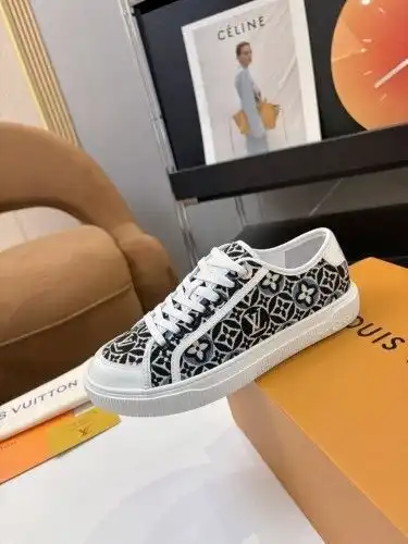 LV* Couple model Code: 0722C10 Size: 35-45 (female 40.41.42, male 39.45 will be returned or exchange