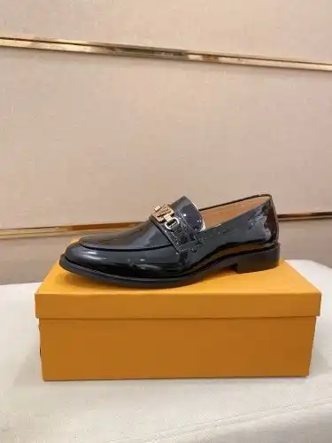 LV* Men's Code: 0824B90 Size: 38-44