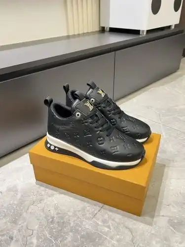 LV* Men's Code: 0902B90 Size: 39-44