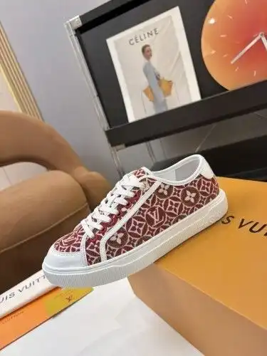 LV* Couple model Code: 0722C10 Size: 35-45 (female 40.41.42, male 39.45 will be returned or exchange