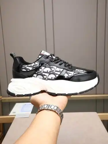 Dior* Men's Code: 09B60 Size: 38-44 (45 customized products without return)