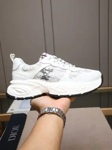 Dior* Men's Code: 09B60 Size: 38-44 (45 customized products without return)
