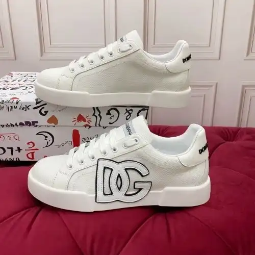DG* Couple Model Code: 0722C40 Size: Women 35-41 Men's Model 38-45