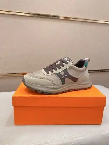 Hermes* Men's Code: 0911B50 Size: 38-44