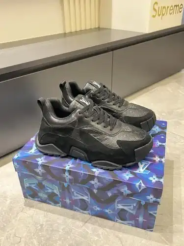 LV* Men's Model Code: 0902C30 Size: 39-44