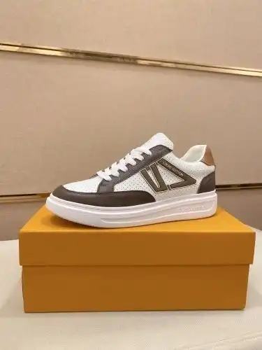 LV* Men's Coding: 0824B40 Size: 38-44