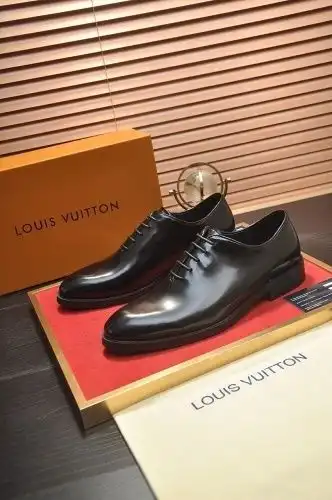 LV* Men's Coding: 0812B Size: 38-44 (45 customized)