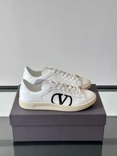 Valentino* Men's Code: 0712B60 Size: 38-44 (45 Custom made without return)