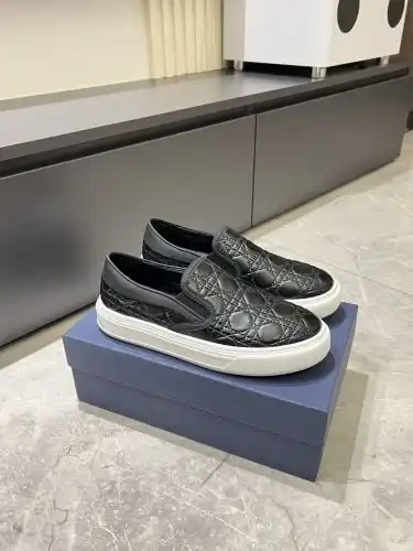 Dior* Men's Model Code: 0815B40 Size: 39-44 (45 46 Customized)
