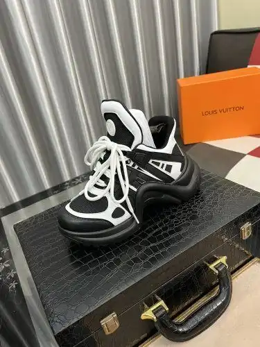 LV* Men's Code: 0724C60 Size: 38-44