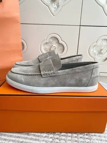 Hermes* Couple model Code: 0831C40 Size: Female 35-41 Male 39-45