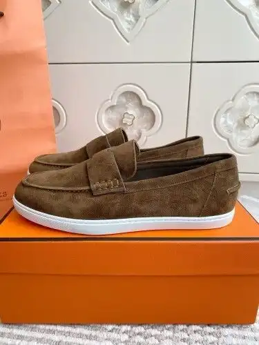 Hermes* Couple model Code: 0831C40 Size: Female 35-41 Male 39-45