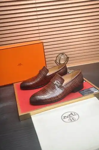 Hermes* Men's Model Code: 0812C00 Size: 39-44