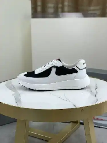 Prada* Men's Code: 0909C30 Size: 38-44