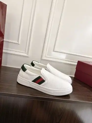 Guqi* Men's Code: 03C40 Size: 39-44 (45 46 Custom made)
