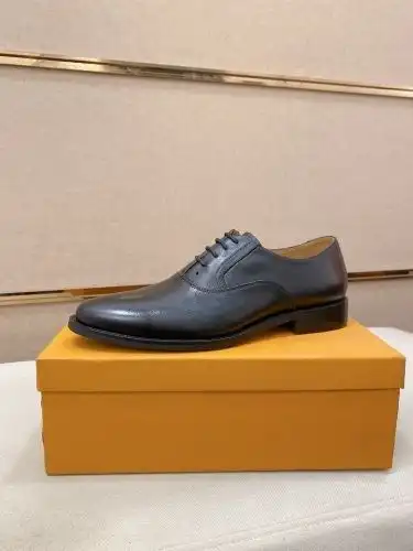 LV* Men's Code: 0824B90 Size: 38-44