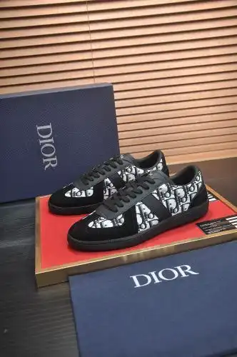 Dior* Couple model Code: 0903C20 Size: (women's size 35-40 size) (men's size 38-44 size)