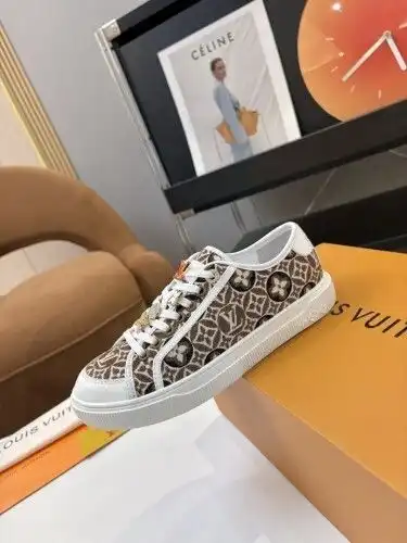 LV* Couple model Code: 0722C30 Size: 35-45 (female 40.41.42, male 39.45 will be returned or exchange