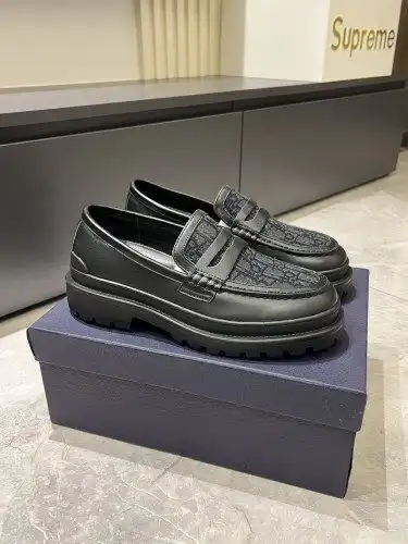 Dior* Men's Coding: 0902B Size: 38-44 (45 46 customized)