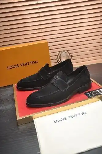 LV* Men's Coding: 0812B90 Size: 38-44 (45 customized)