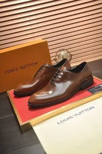 LV* Men's Coding: 0812B Size: 38-44 (45 customized)