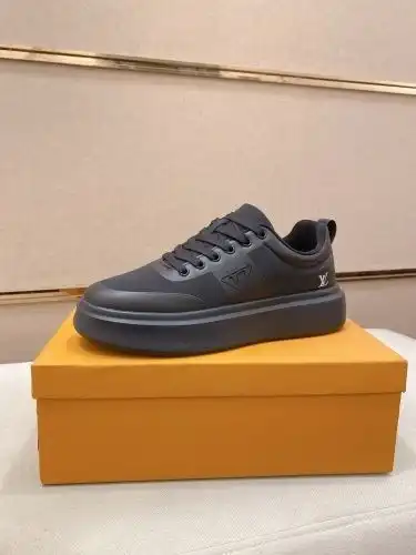 LV* Men's Code: 0911B60 Size: 38-44