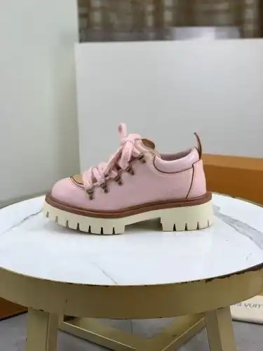 LV* Couple model Code: 08D00 Size: Women 35-41 (41 custom-made without return and exchange) Men 39-4
