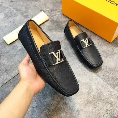 LV* Cowhide grain pattern for men Coding: 0718B60 Size: 38-44 (45 customized without return)