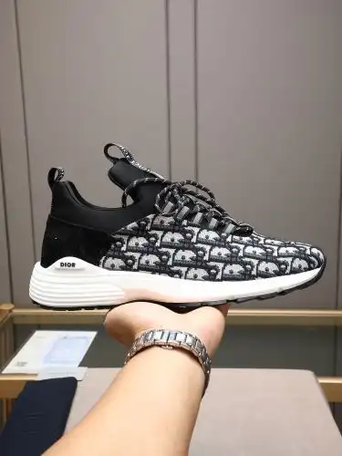 Dior* Men's Code: 09B50 Size: 38-44 (45 customized products without return)