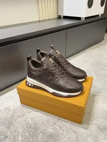 LV* Men's Code: 0902B90 Size: 39-44