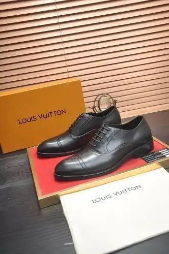 LV* Men's Coding: 0812B90 Size: 38-44 (45 customized)