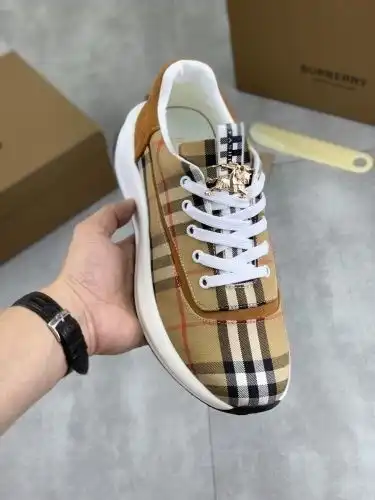 Burberry* Men's Code: 0830B50 Size: 38-44