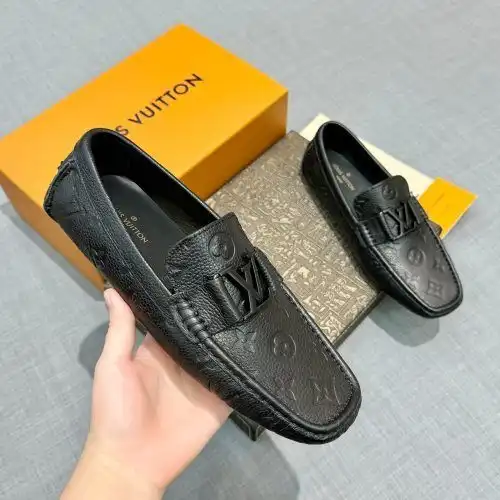 LV* Cowhide grain pattern for men Coding: 0718B60 Size: 38-44 (45 customized without return)