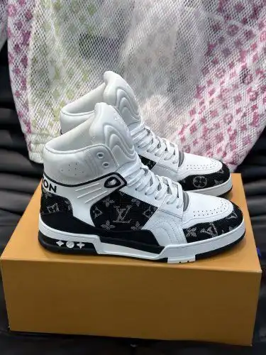 LV* Men's Code: 0902E00 Size: 38-44 (45 customized)