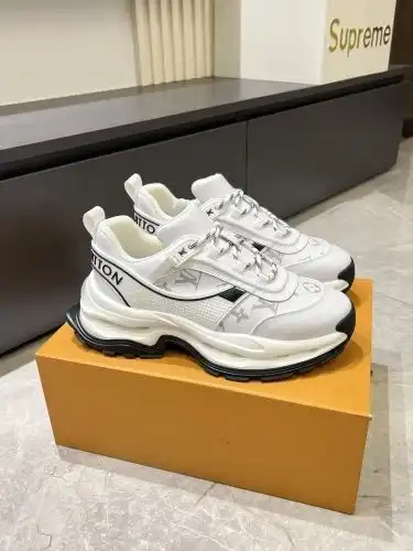 LV* Men's Model Code: 0902C30 Size: 39-44
