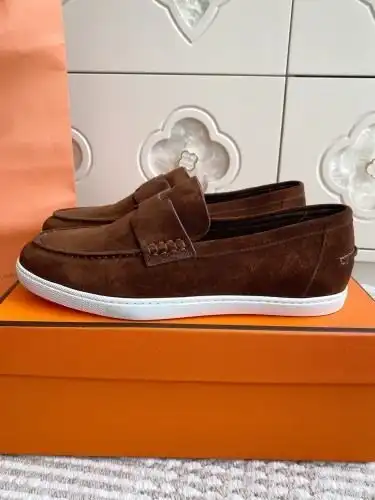 Hermes* Couple model Code: 0831C40 Size: Female 35-41 Male 39-45