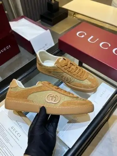 Guchi* Couple Model Code: 0819C20 Size: 35-44