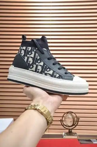 Dior* Couple model Code: 0825B60 Size: Women 35-40 Men 38-44 Couple model code.