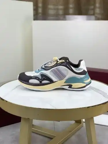 Guchi* Couple model Code: 0626E40 Size: Female 35-40, Male 39-45