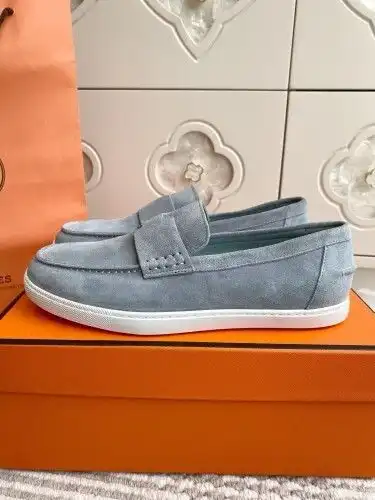 Hermes* Couple model Code: 0831C40 Size: Female 35-41 Male 39-45