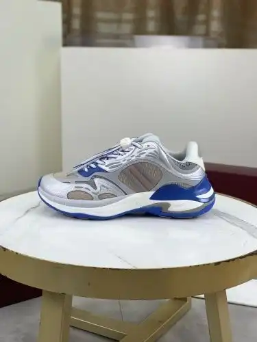 Guchi* Couple model Code: 0626E40 Size: Female 35-40, Male 39-45