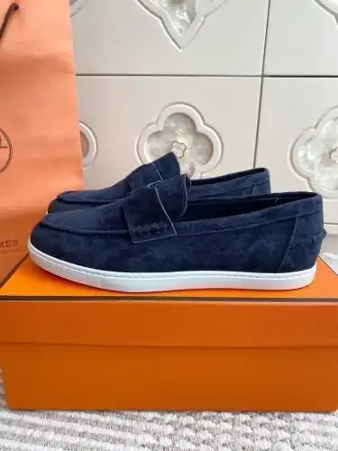 Hermes* Couple model Code: 0831C40 Size: Female 35-41 Male 39-45